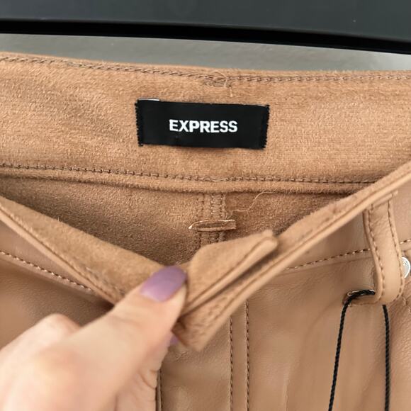Express Women's Caramel High Rise Cropped Flare Faux Leather‎ Pants 2R NWT - Picture 2 of 7